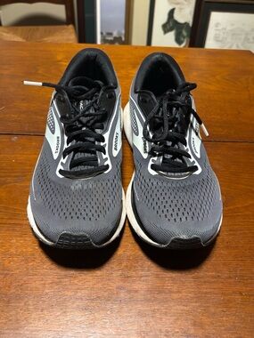 Size 9.5 - Brooks Trace 2 Black
